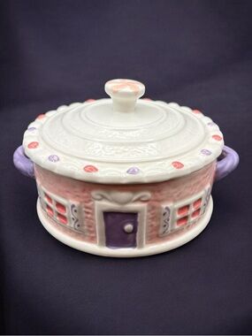 2024 Bakeshop Ceramic Pink Gingerbread House Brie Baker Canister & Lid Trinket